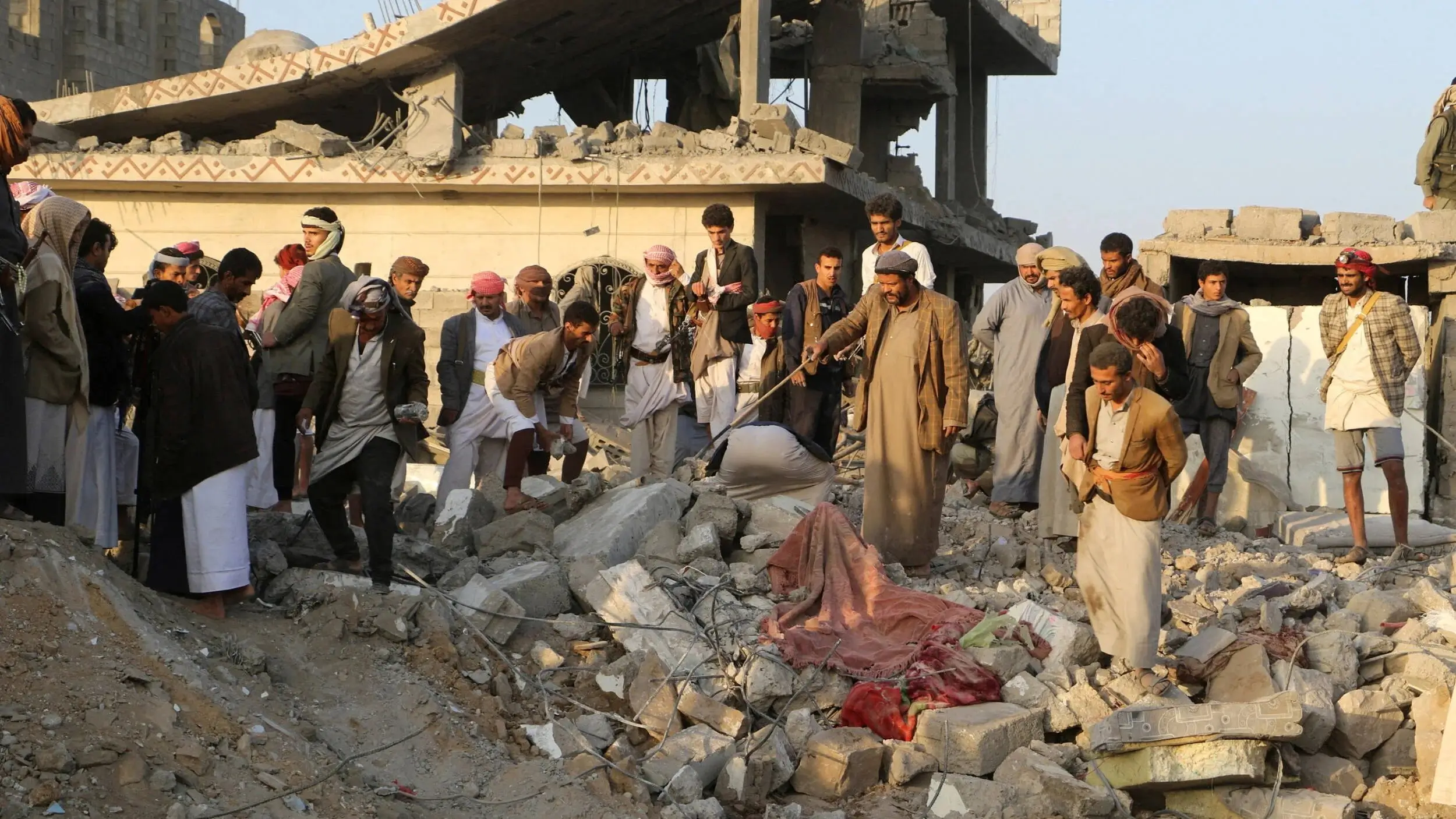 Trendsnip US Airstrikes in Yemen: Houthis Fight Back Amid Gaza Tensions